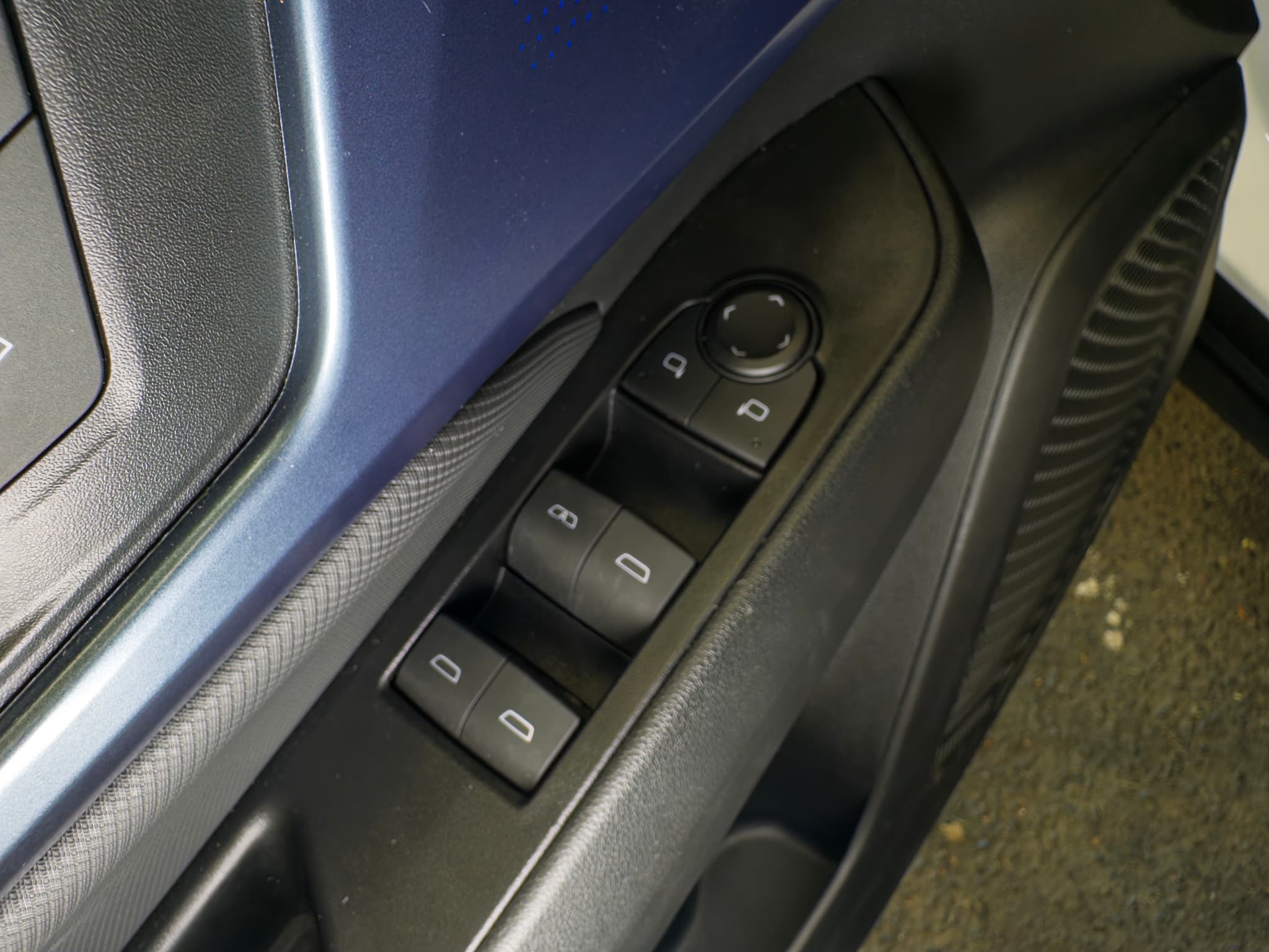 2024 Chevrolet Equinox EV view 21