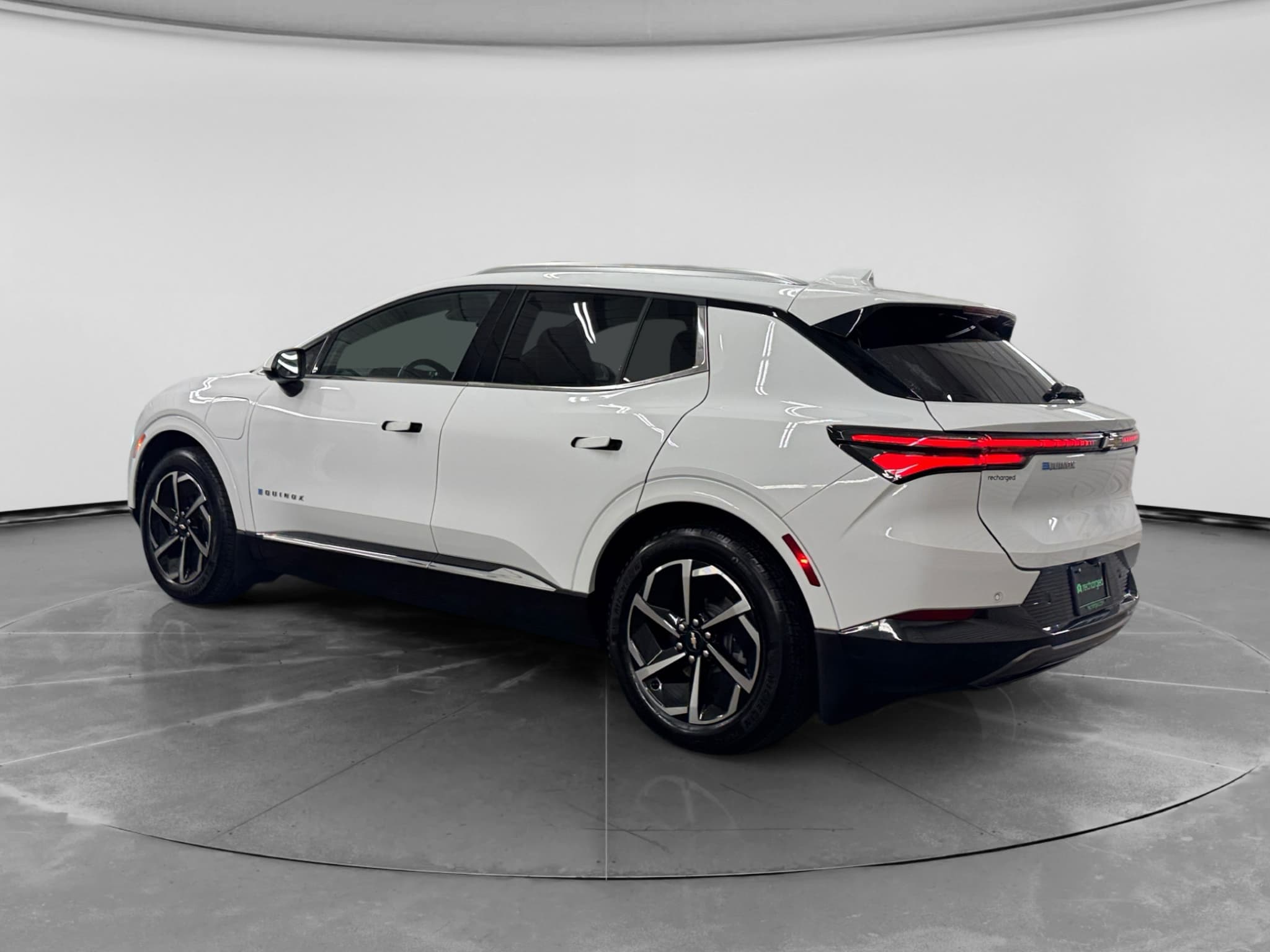 2024 Chevrolet Equinox EV view 17