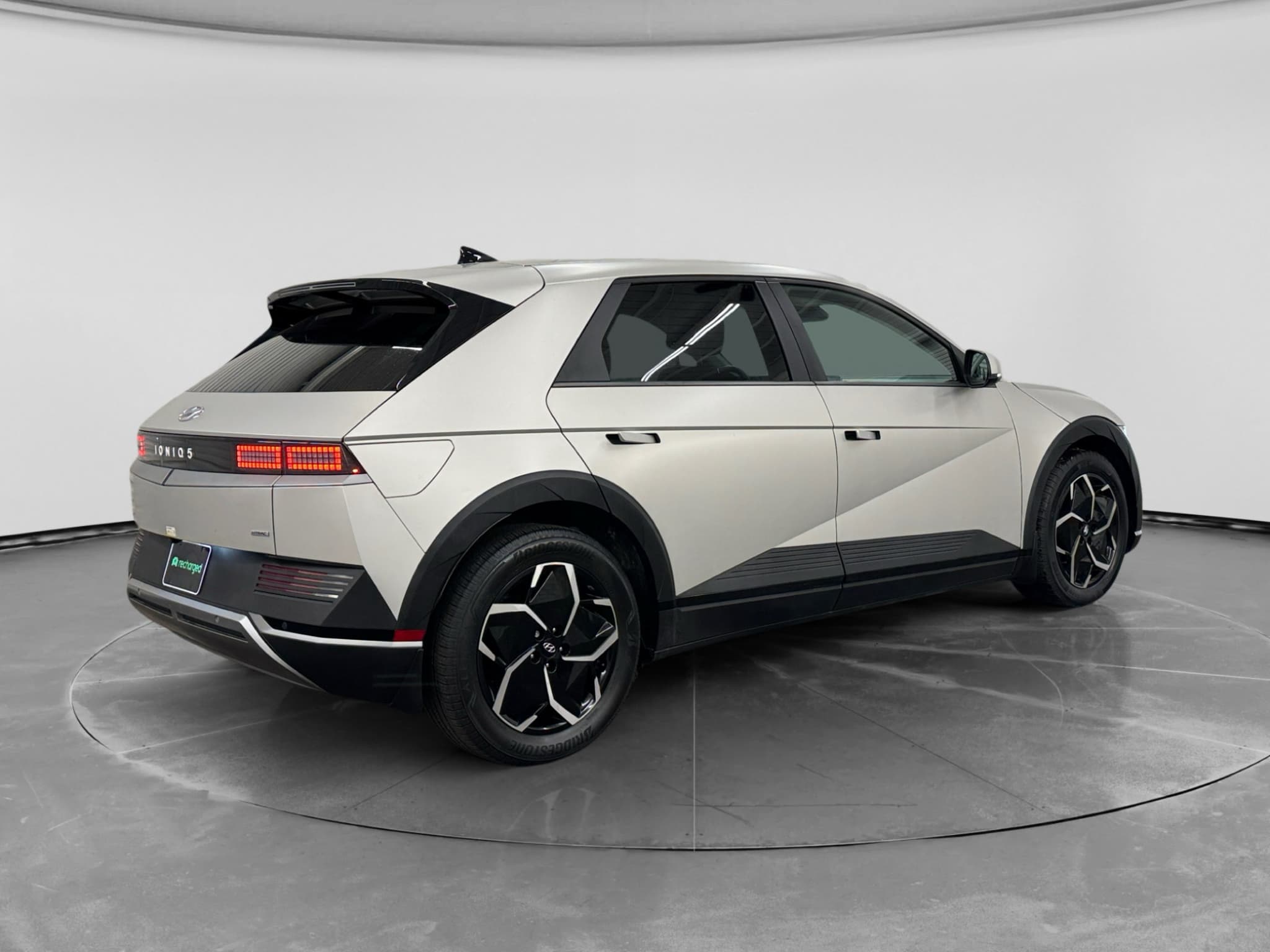 2024 Hyundai IONIQ 5 view 9