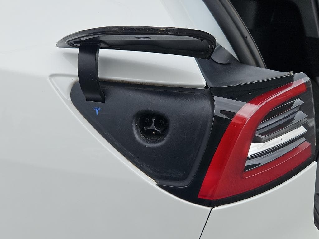 2021 Tesla Model Y view 5