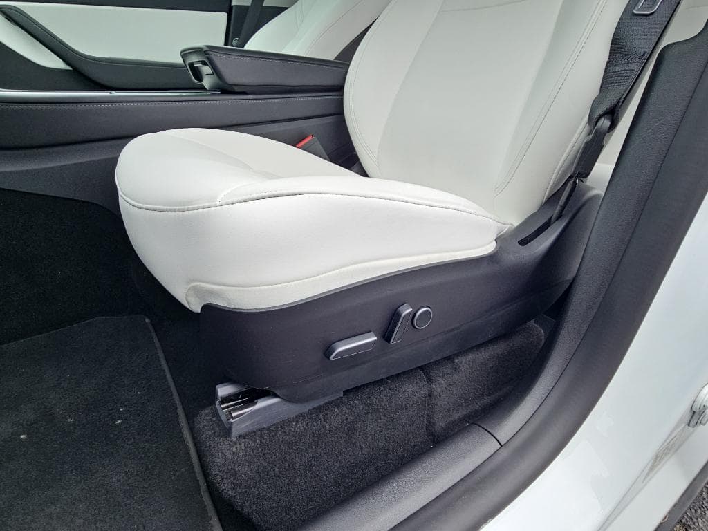 2021 Tesla Model Y view 7