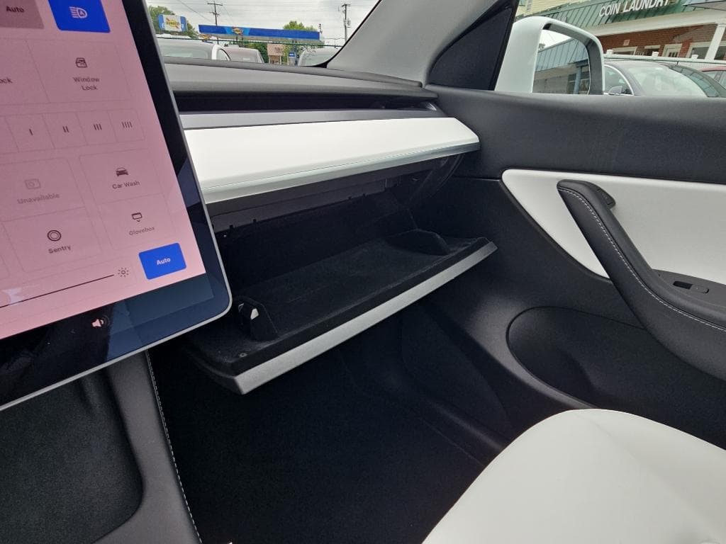 2021 Tesla Model Y view 15
