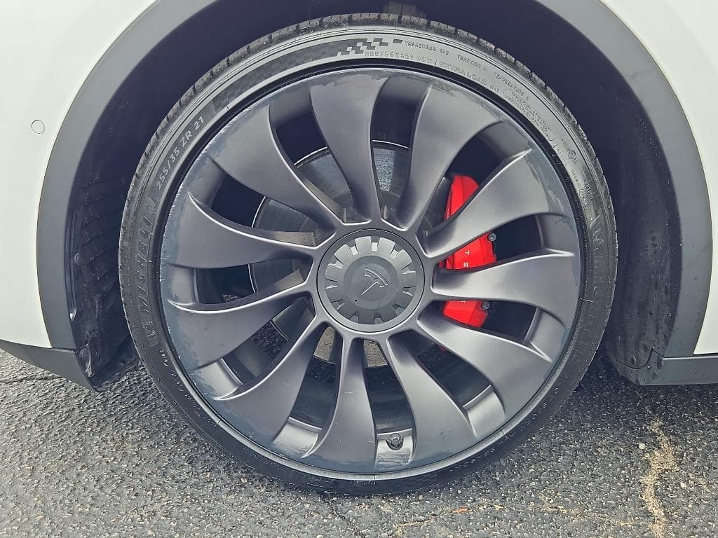 2021 Tesla Model Y view 23