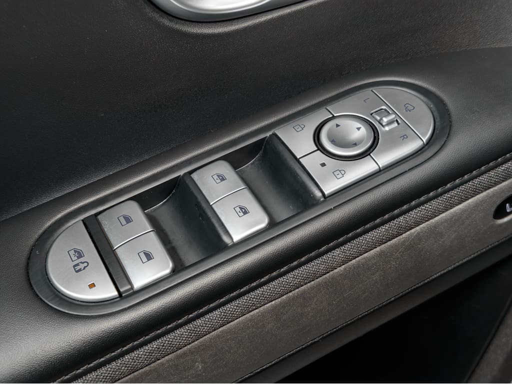 2024 Hyundai IONIQ 5 view 8