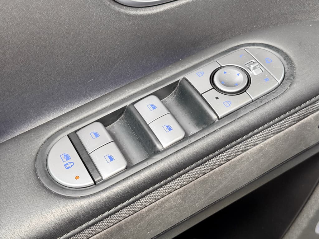 2024 Hyundai IONIQ 5 view 7