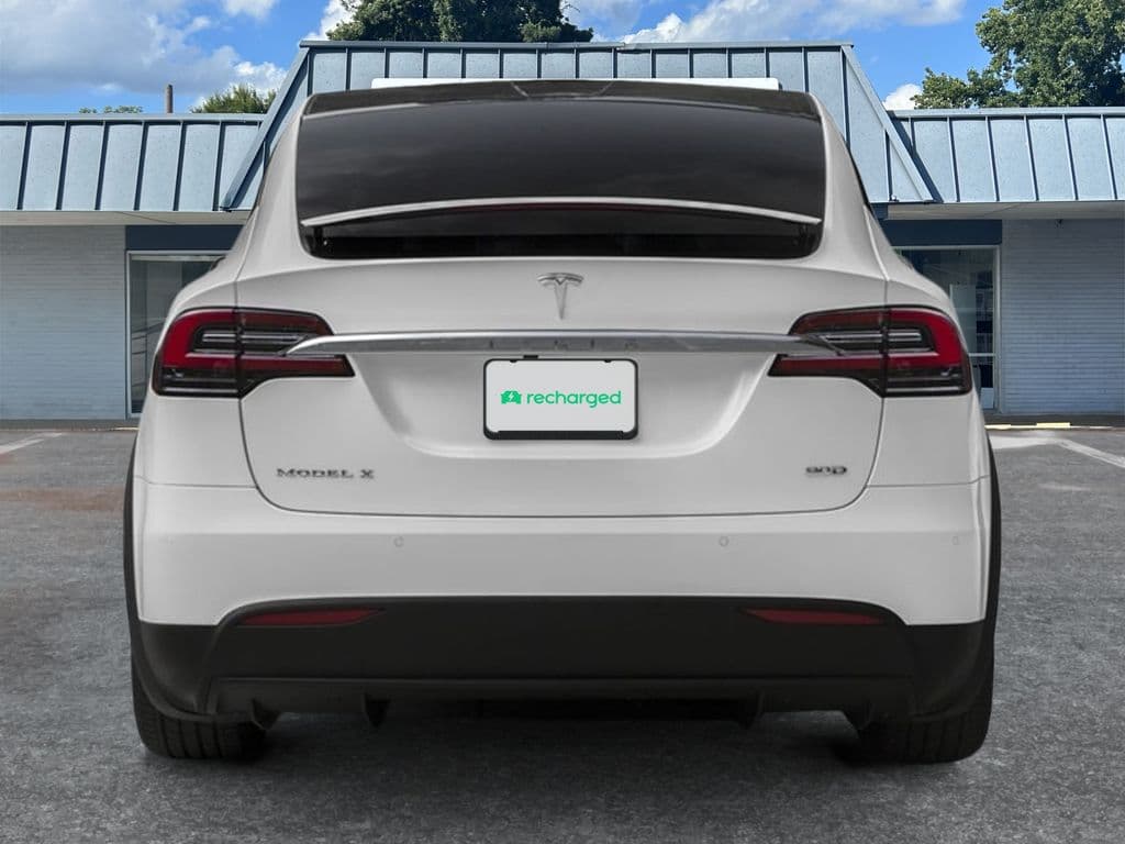 2017 Tesla Model X view 3