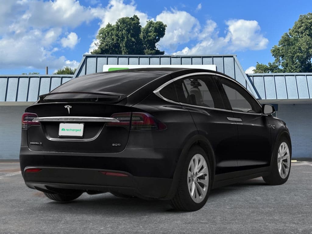 2017 Tesla Model X view 4