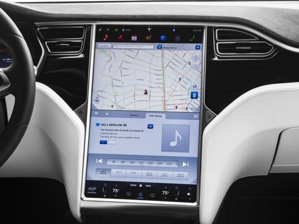 2017 Tesla Model X view 17