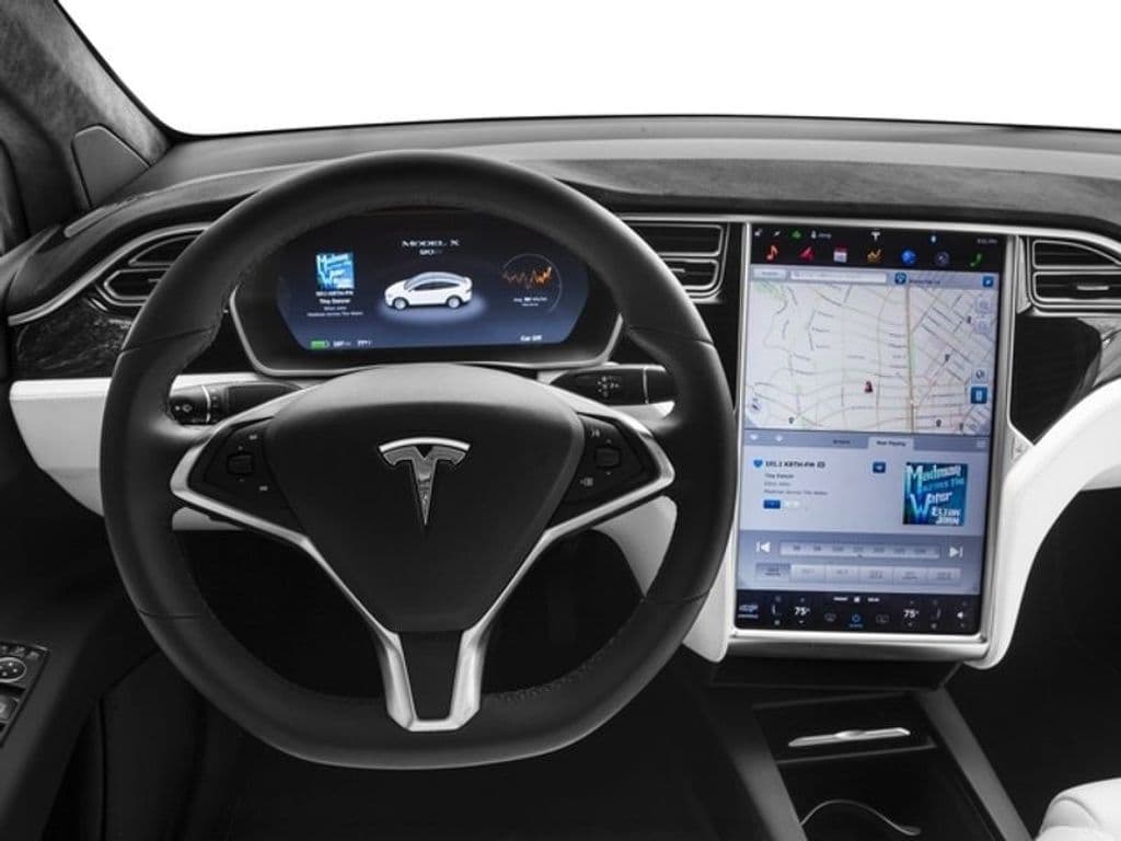 2017 Tesla Model X view 7