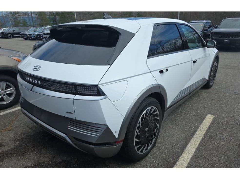 2024 Hyundai IONIQ 5 view 3
