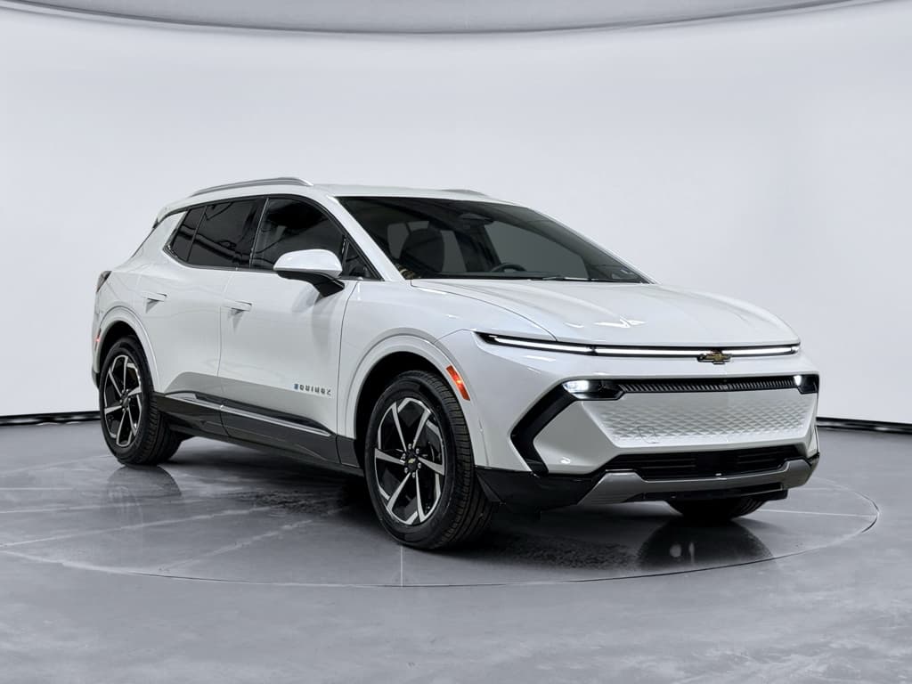 2024 Chevrolet Equinox EV view 4