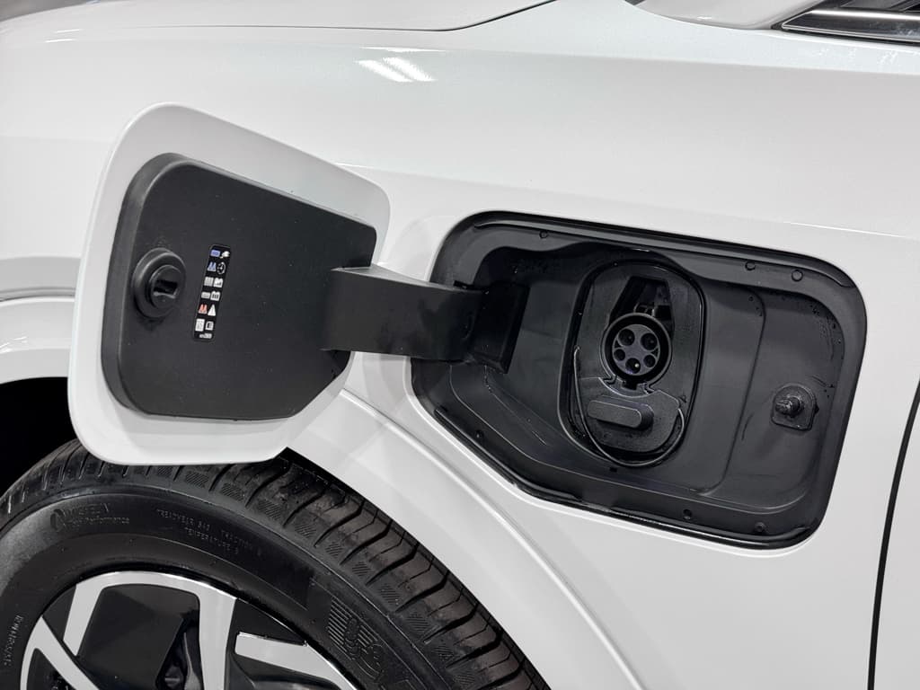 2024 Chevrolet Equinox EV view 5