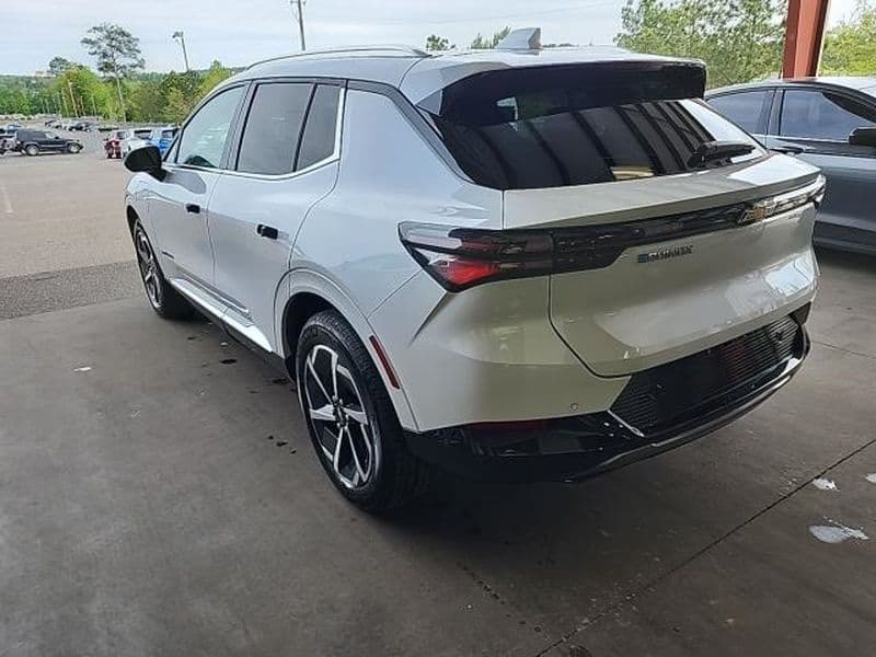 2024 Chevrolet Equinox EV view 2