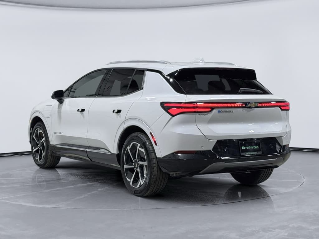 2024 Chevrolet Equinox EV view 2