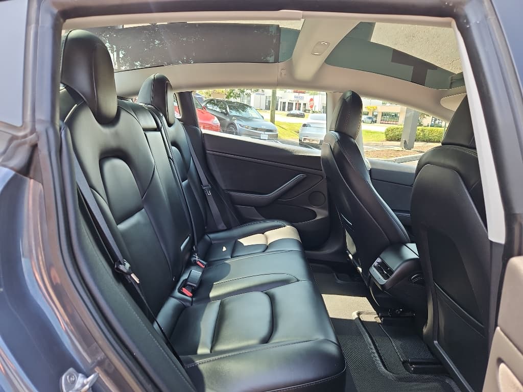 2022 Tesla Model 3 view 9