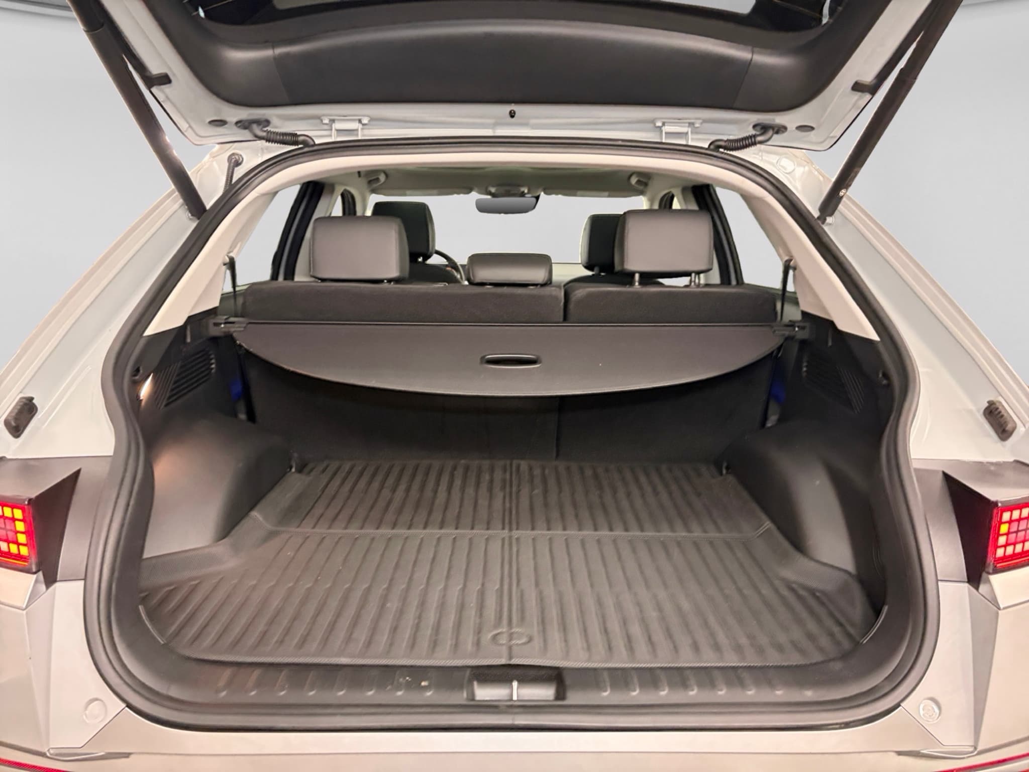 2024 Hyundai IONIQ 5 view 24