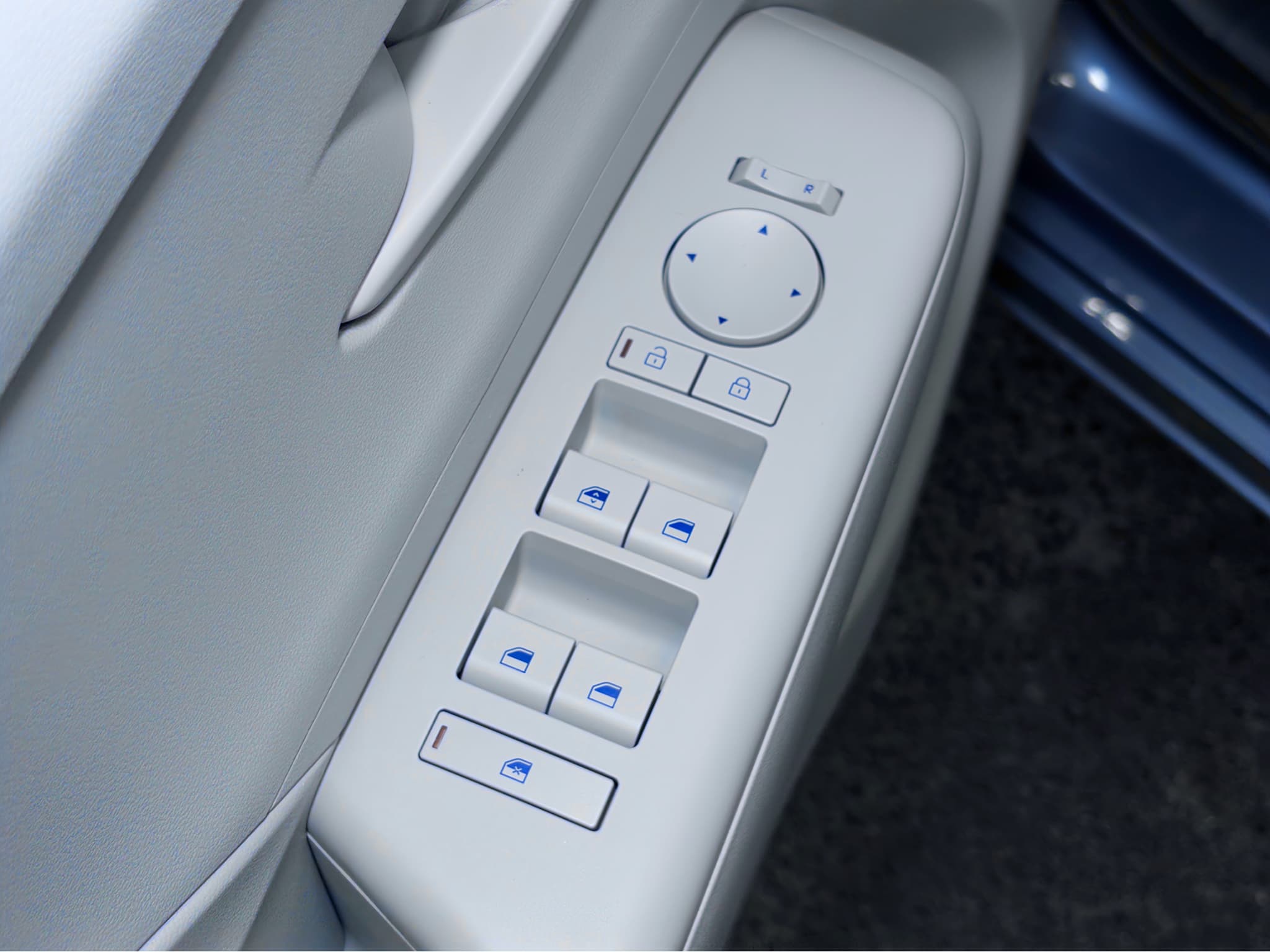 2024 Hyundai IONIQ 5 view 8