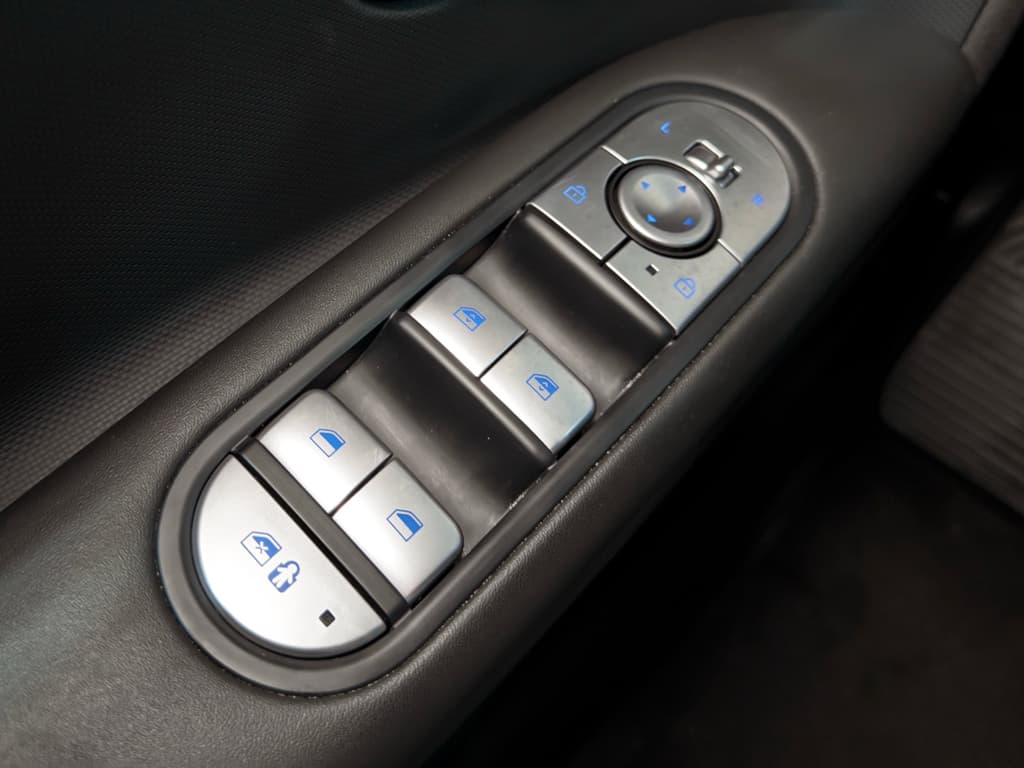 2024 Hyundai IONIQ 5 view 8