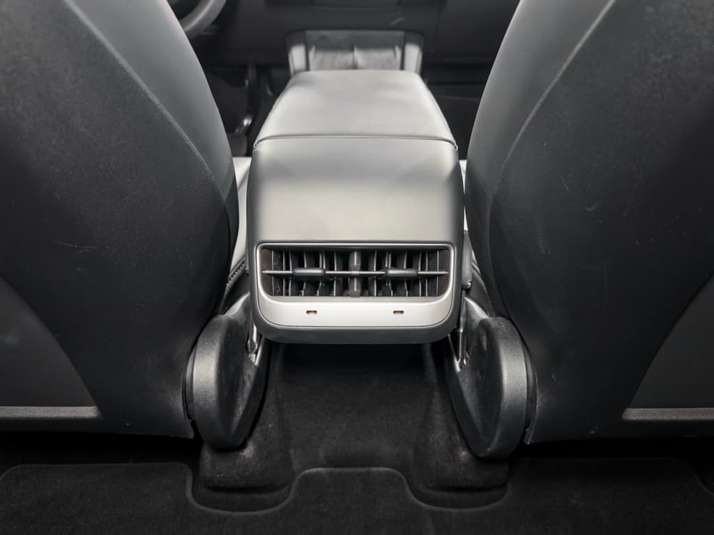 2024 Tesla Model Y view 19