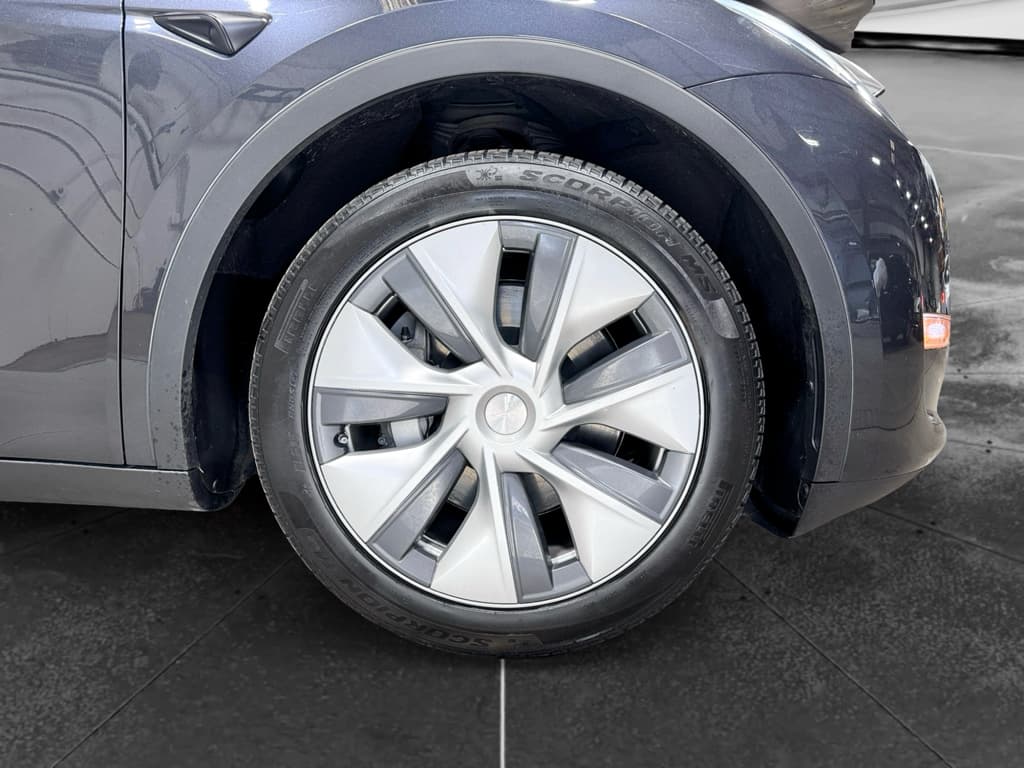 2024 Tesla Model Y view 33
