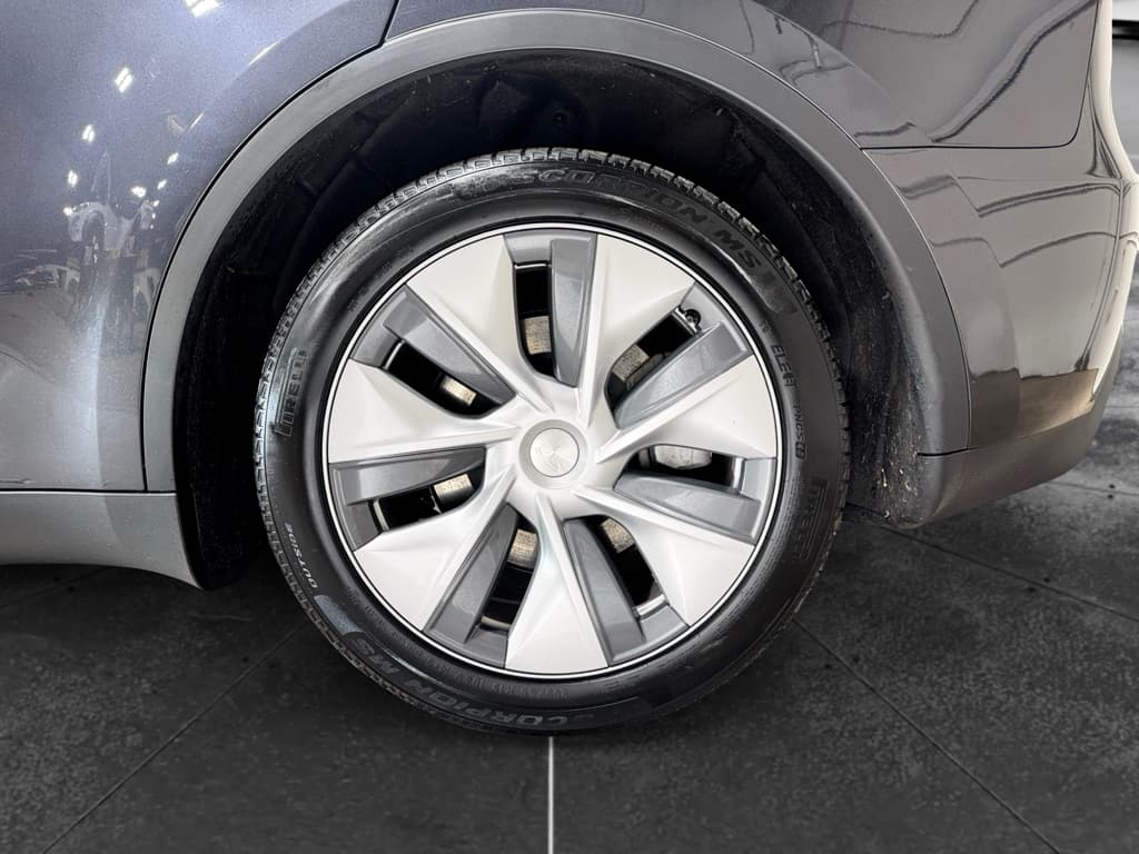 2024 Tesla Model Y view 31