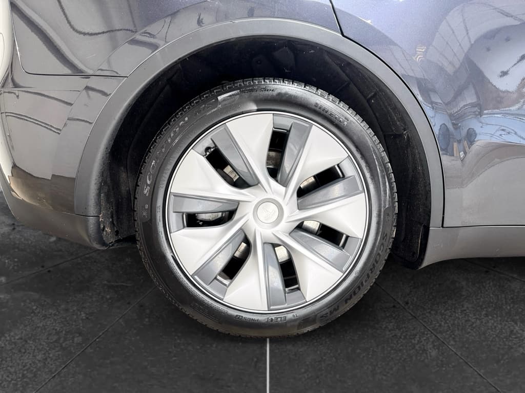 2024 Tesla Model Y view 35
