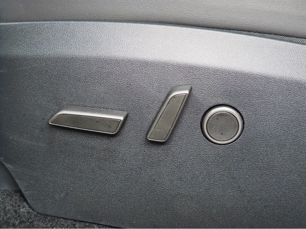 2024 Tesla Model Y view 6