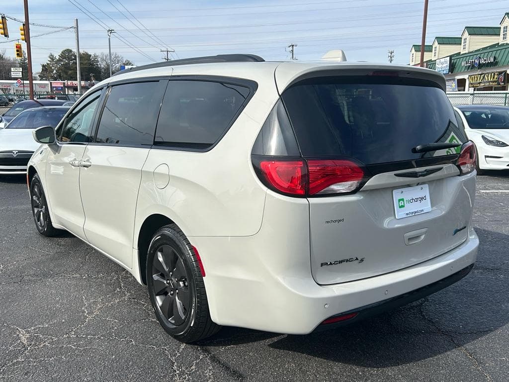 2020 Chrysler Pacifica view 2