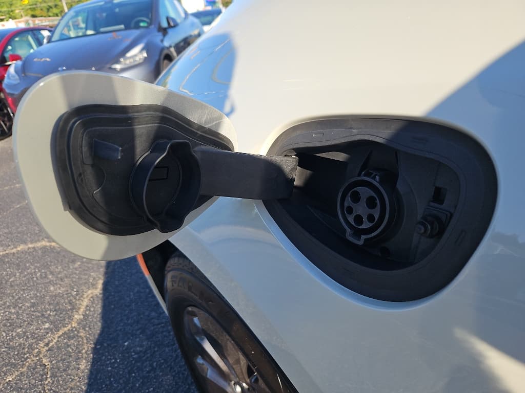 2020 Chrysler Pacifica view 5