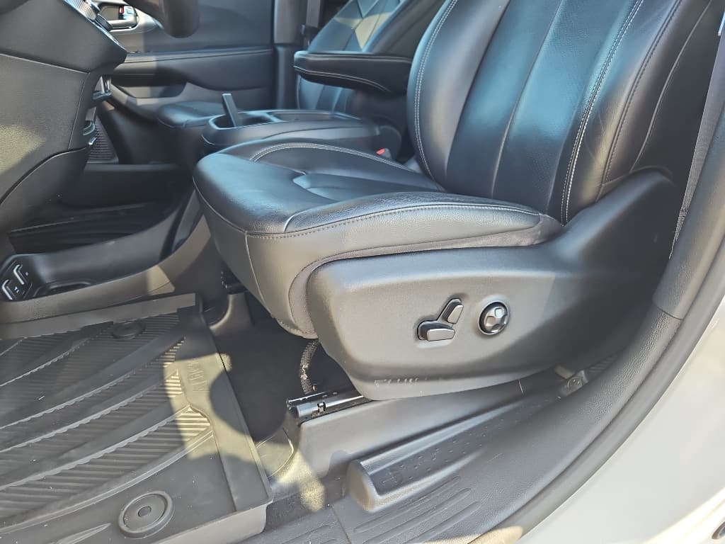 2020 Chrysler Pacifica view 7