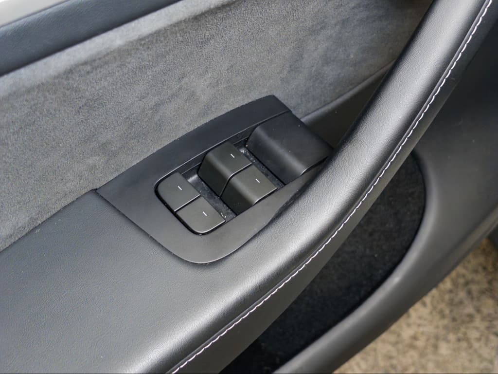 2024 Tesla Model Y view 7