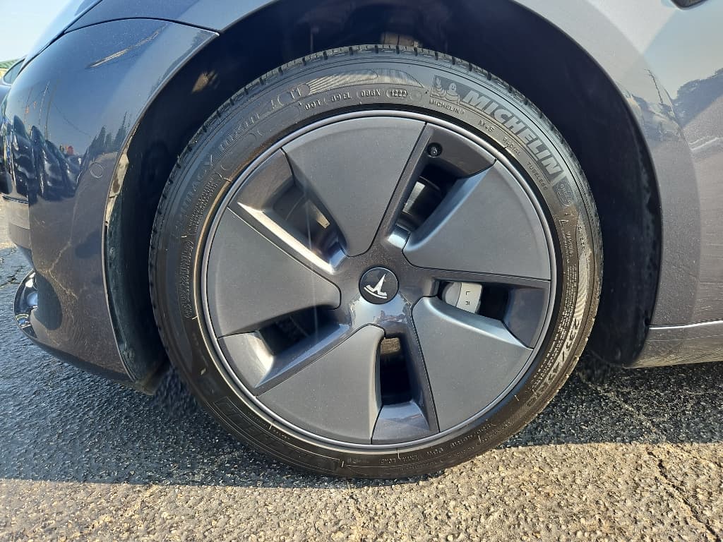2022 Tesla Model 3 view 21