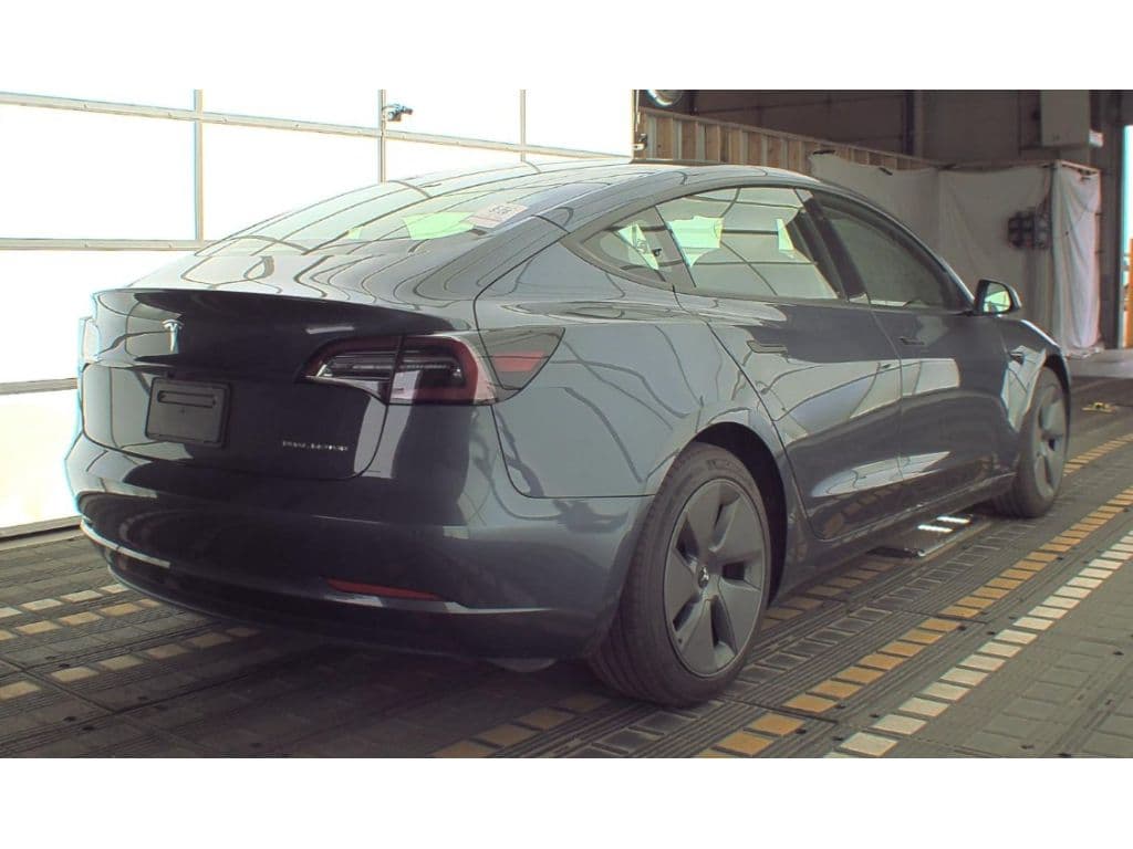 2022 Tesla Model 3 view 4