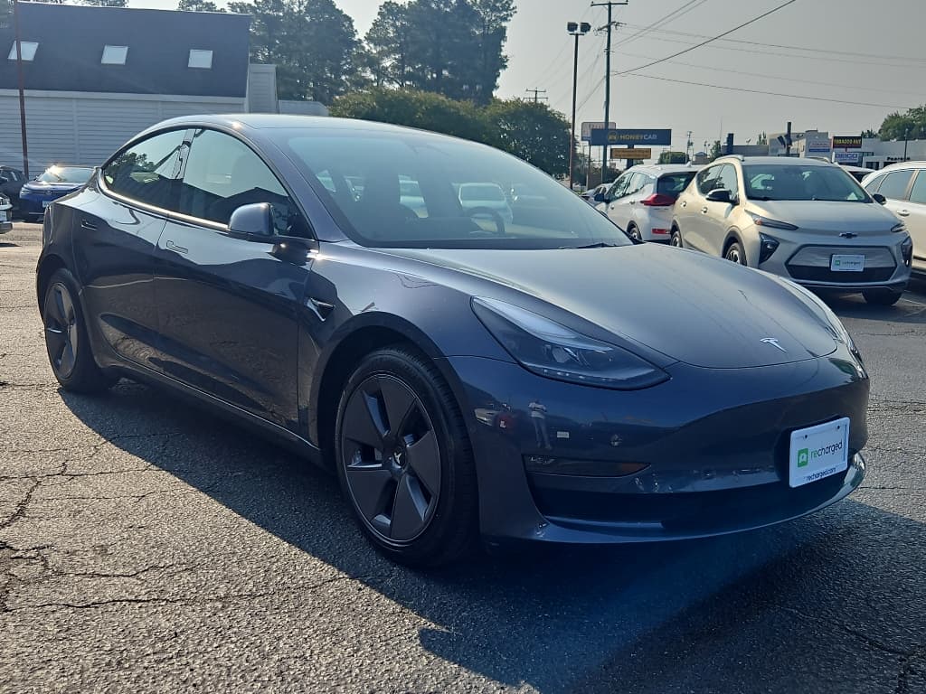 2022 Tesla Model 3 view 4