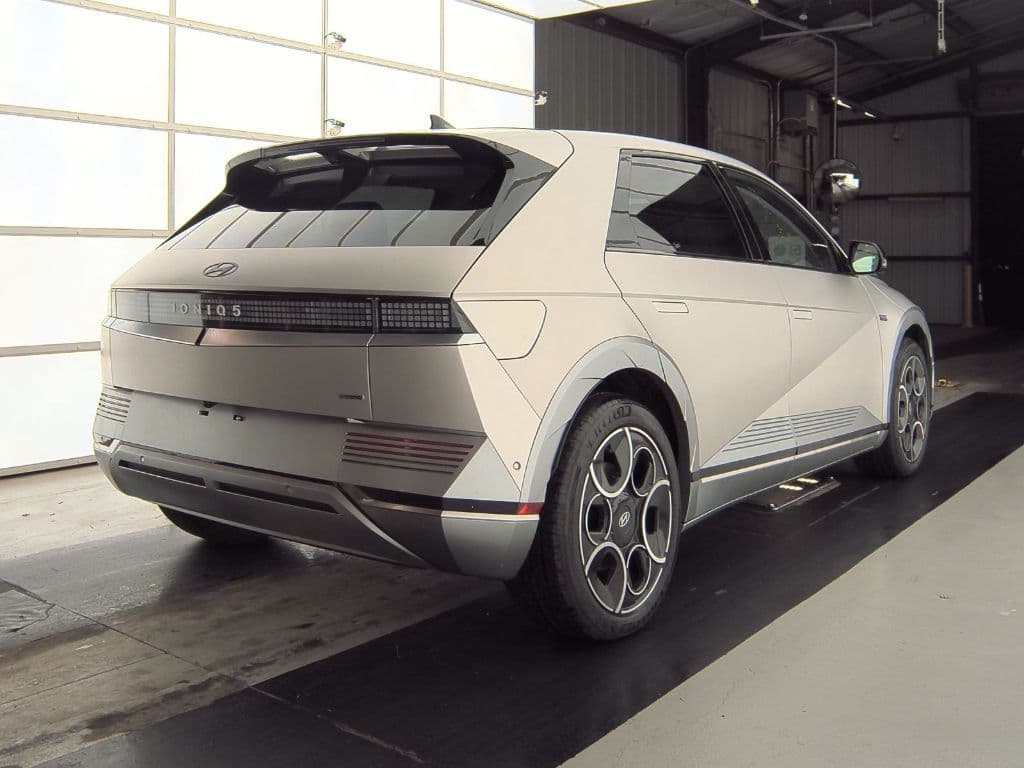2024 Hyundai IONIQ 5 view 4