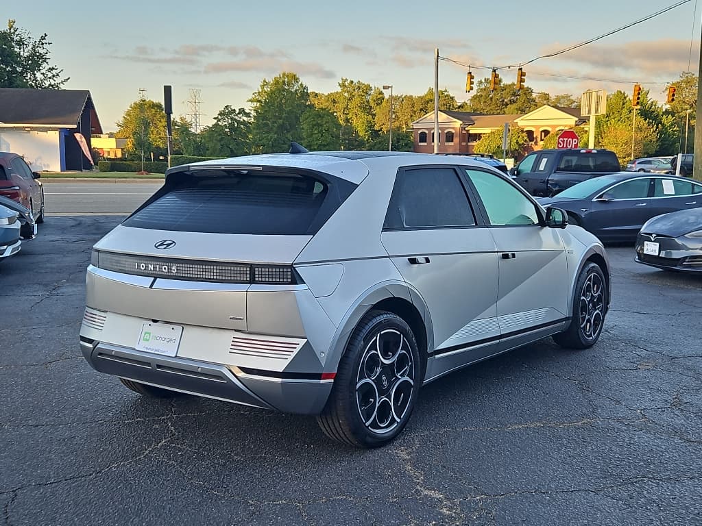 2024 Hyundai IONIQ 5 view 3