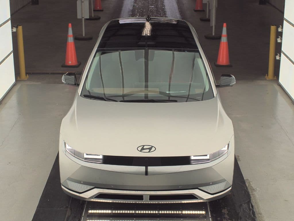 2024 Hyundai IONIQ 5 view 2