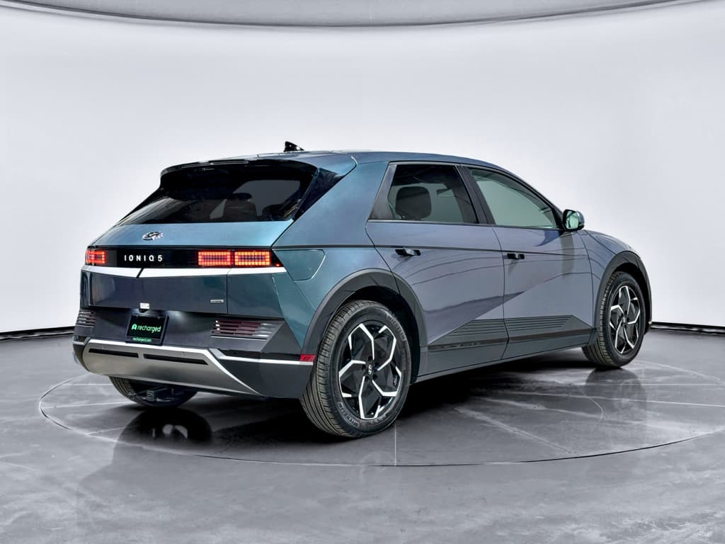 2024 Hyundai IONIQ 5 view 3