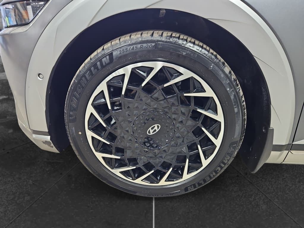2024 Hyundai IONIQ 5 view 32
