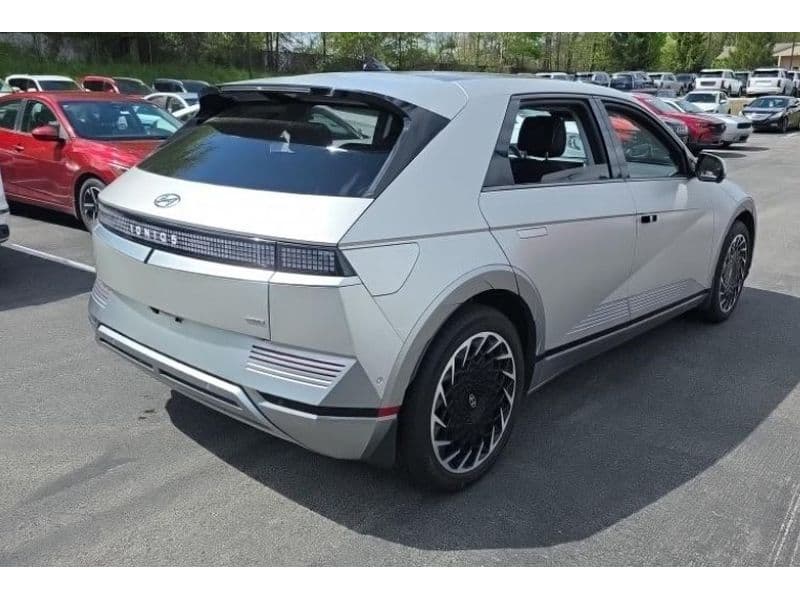 2024 Hyundai IONIQ 5 view 3