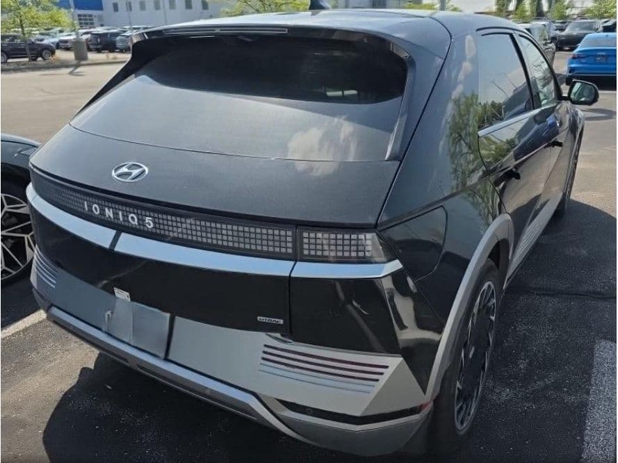 2024 Hyundai IONIQ 5 view 3