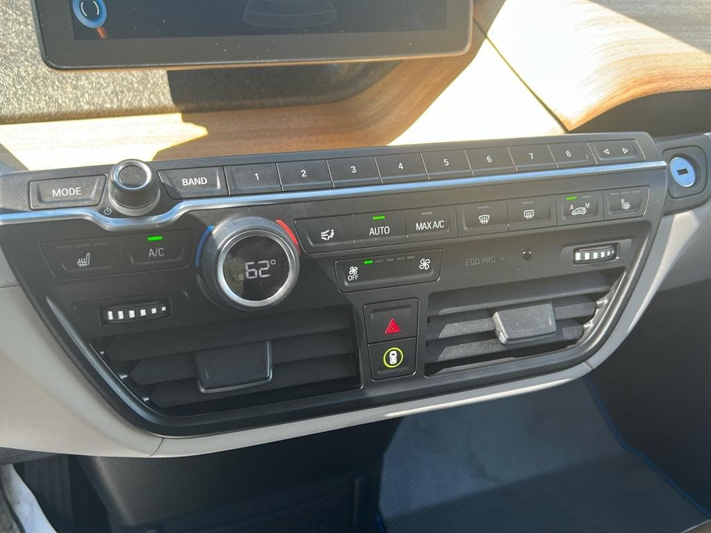 2015 BMW i3 view 11