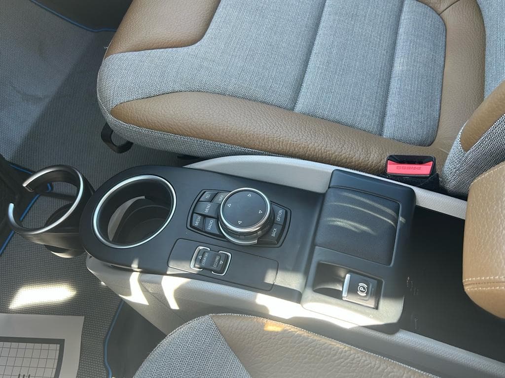2015 BMW i3 view 13