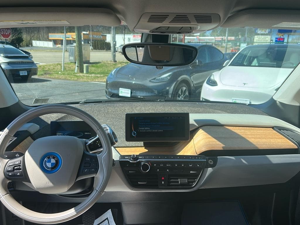 2015 BMW i3 view 12