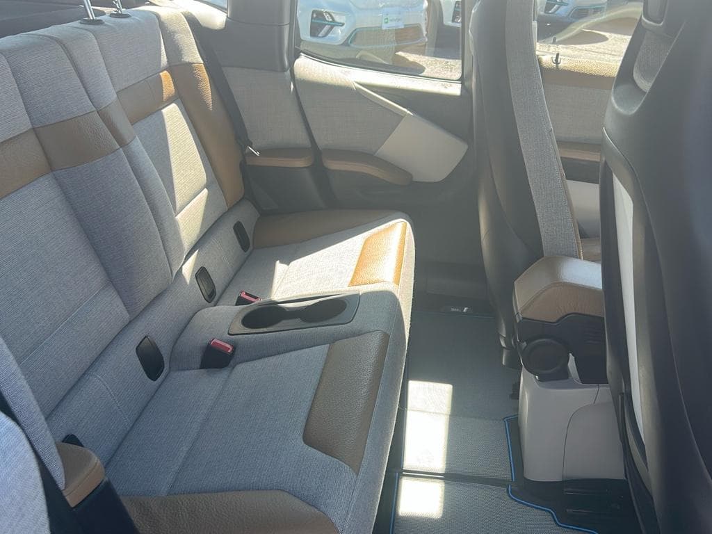 2015 BMW i3 view 16