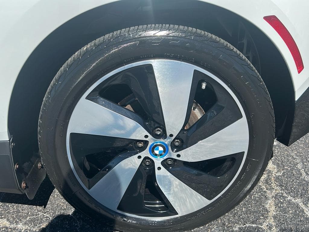 2015 BMW i3 view 27