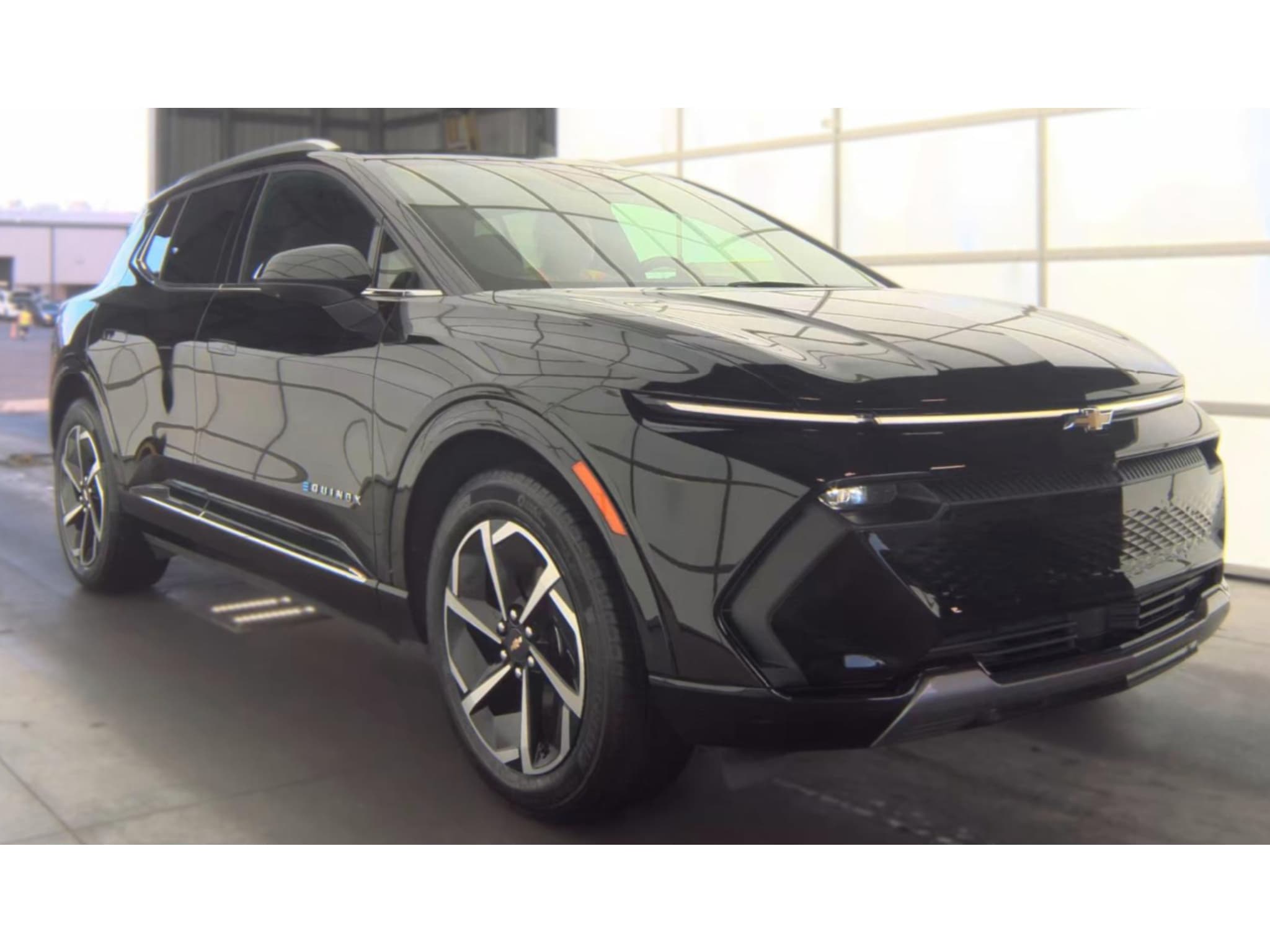 2024 Chevrolet Equinox EV view 4