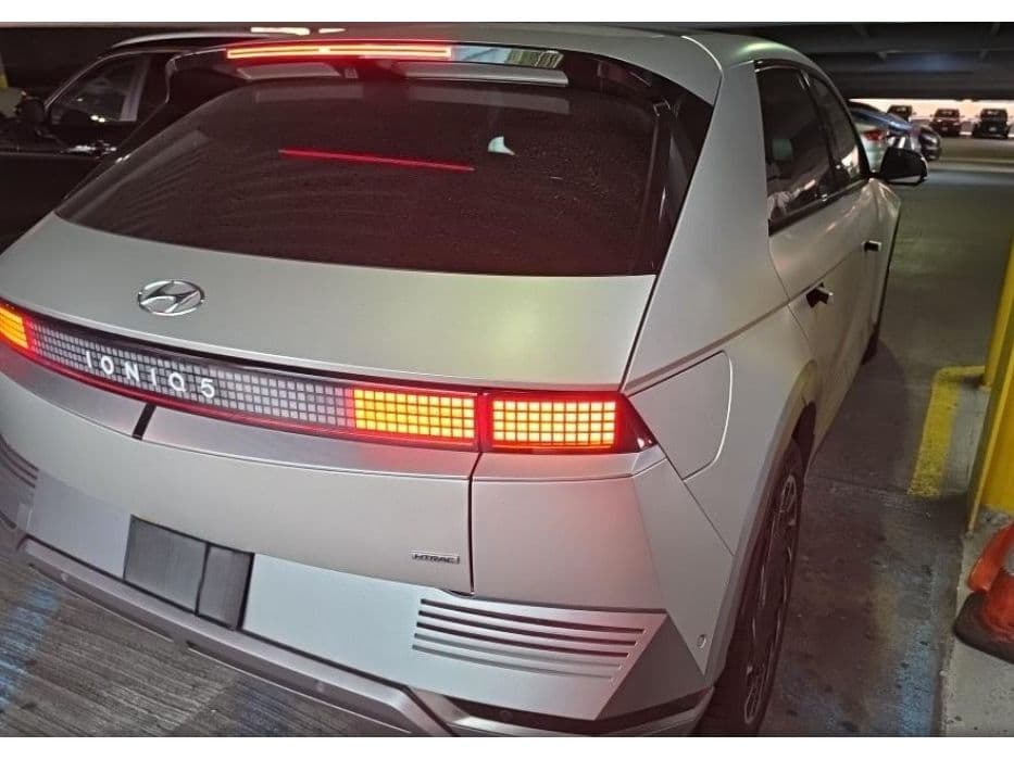 2024 Hyundai IONIQ 5 view 3
