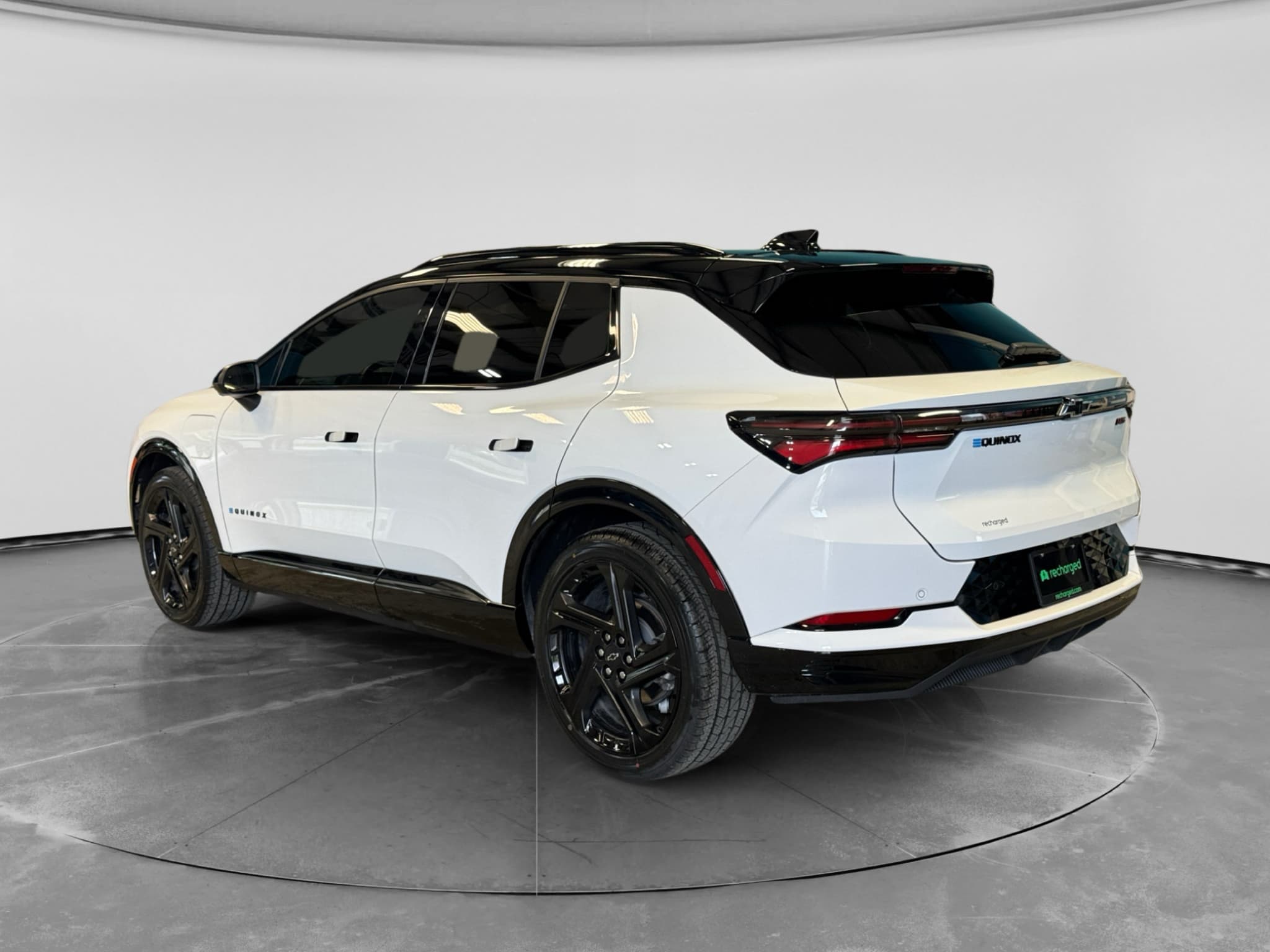 2024 Chevrolet Equinox EV view 2