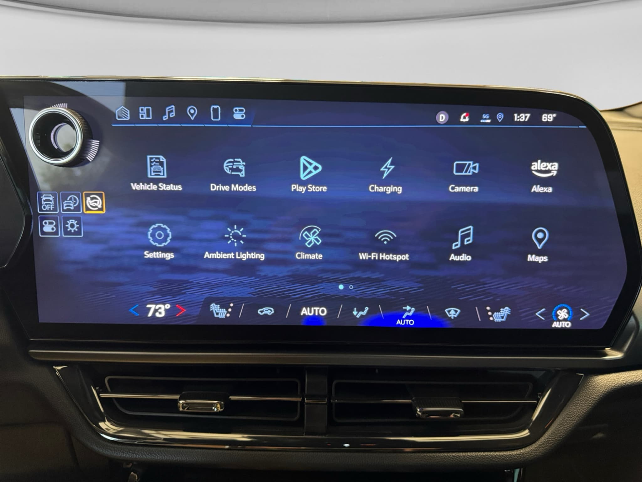 2024 Chevrolet Equinox EV view 13